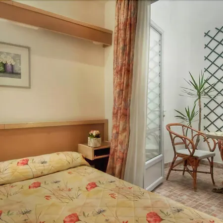 Edgar Quinet Hotel 2*