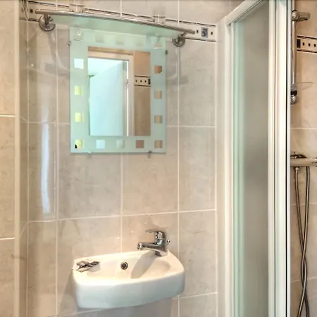 Edgar Quinet Hotel 2*