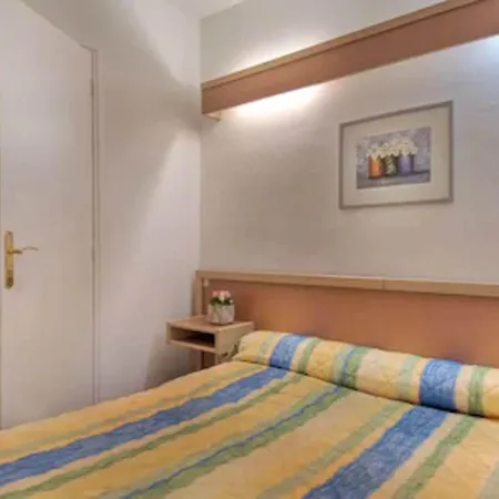 Edgar Quinet 2* Paris