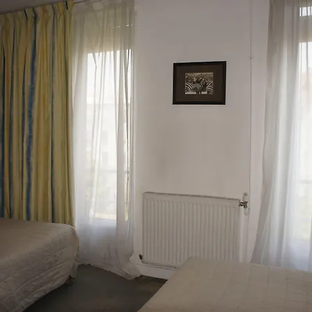 Edgar Quinet 2* Paris