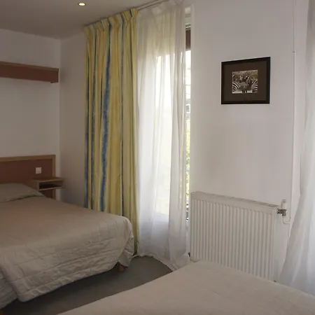 Hotel Edgar Quinet 2*