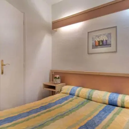 Edgar Quinet Hotel 2*
