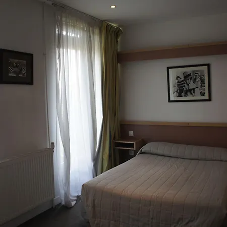 Hotel Edgar Quinet 2*