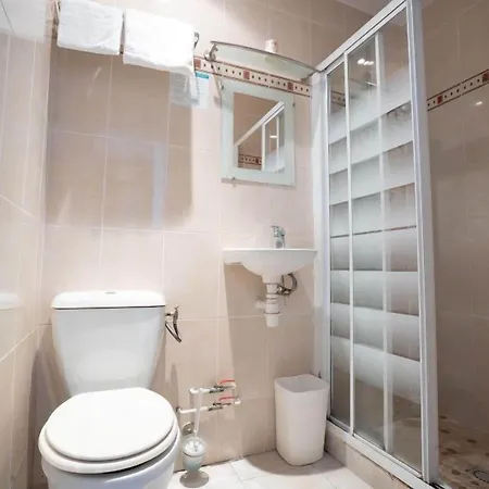 Edgar Quinet Hotel 2*