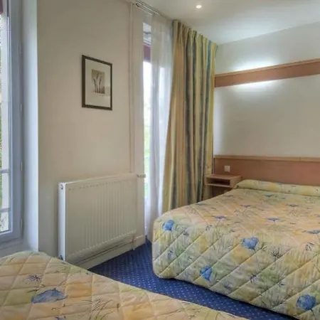 Hotel Edgar Quinet 2*