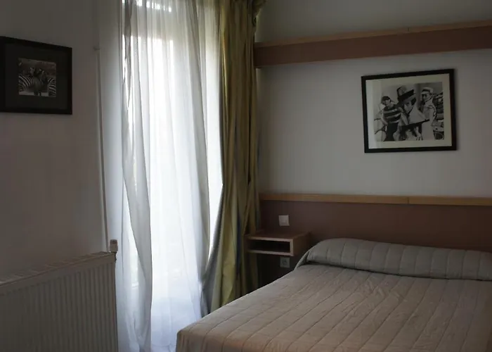 Hotel Edgar Quinet 2*