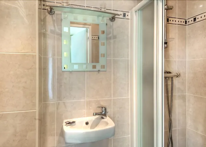 Edgar Quinet Hotel 2*