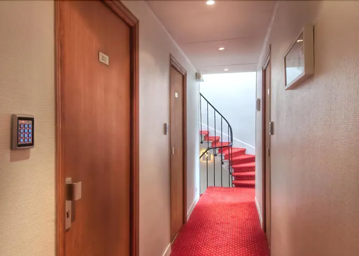 Edgar Quinet 2* Paris