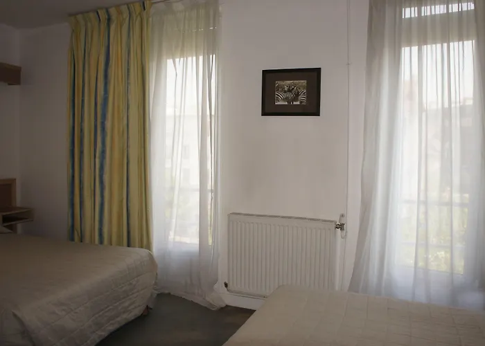 Edgar Quinet 2* Paris