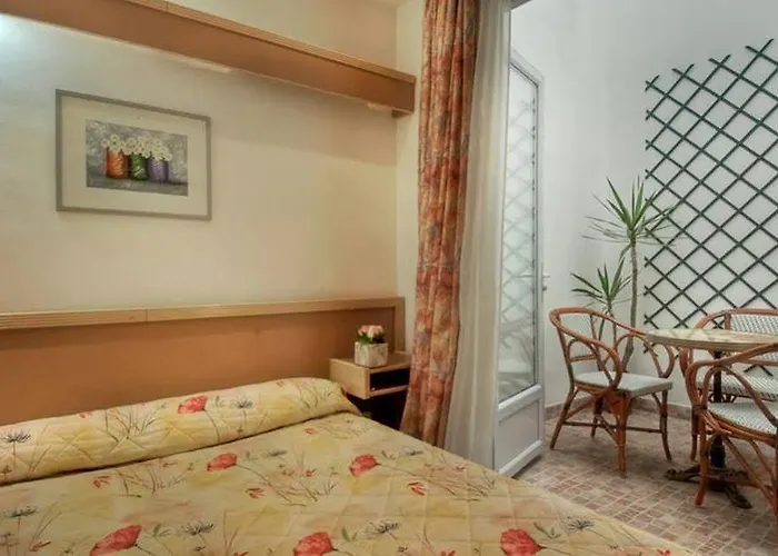 Edgar Quinet 2* Paris