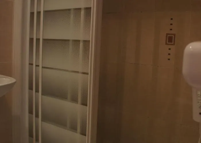 Hotel Edgar Quinet 2*