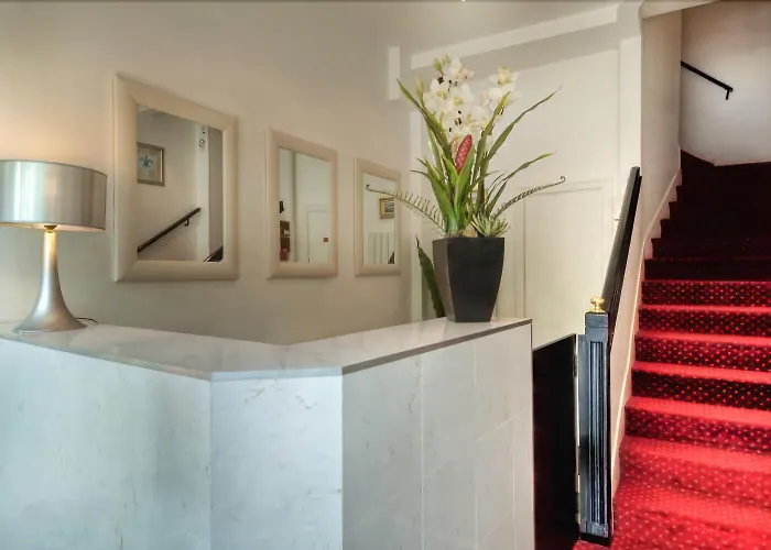 Edgar Quinet 2* Parijs